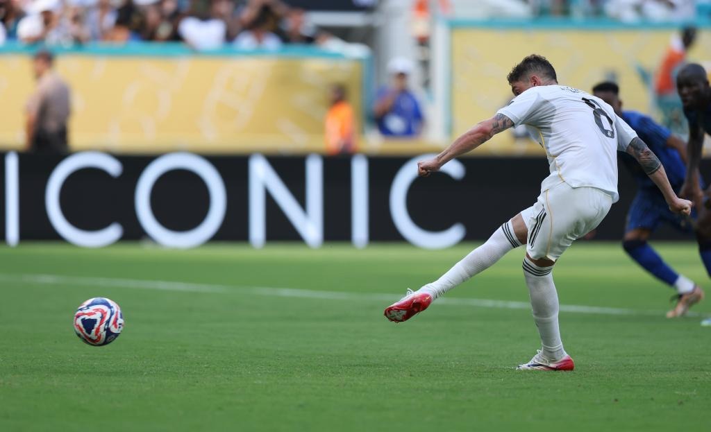 云南玉昆祝贺铜梁龙冲超：对从业余联赛起步的艰辛感同身受